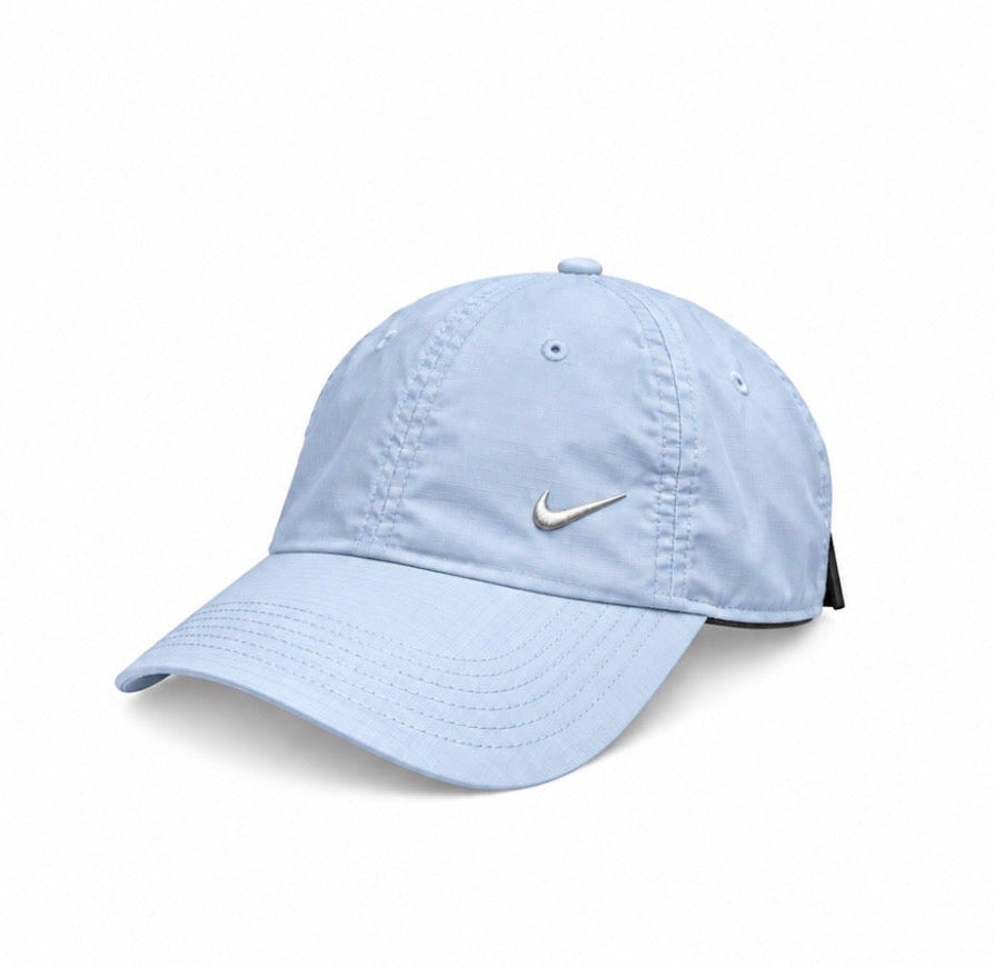Nike Dri-FIT Club Unstructured Metal Swoosh Cap