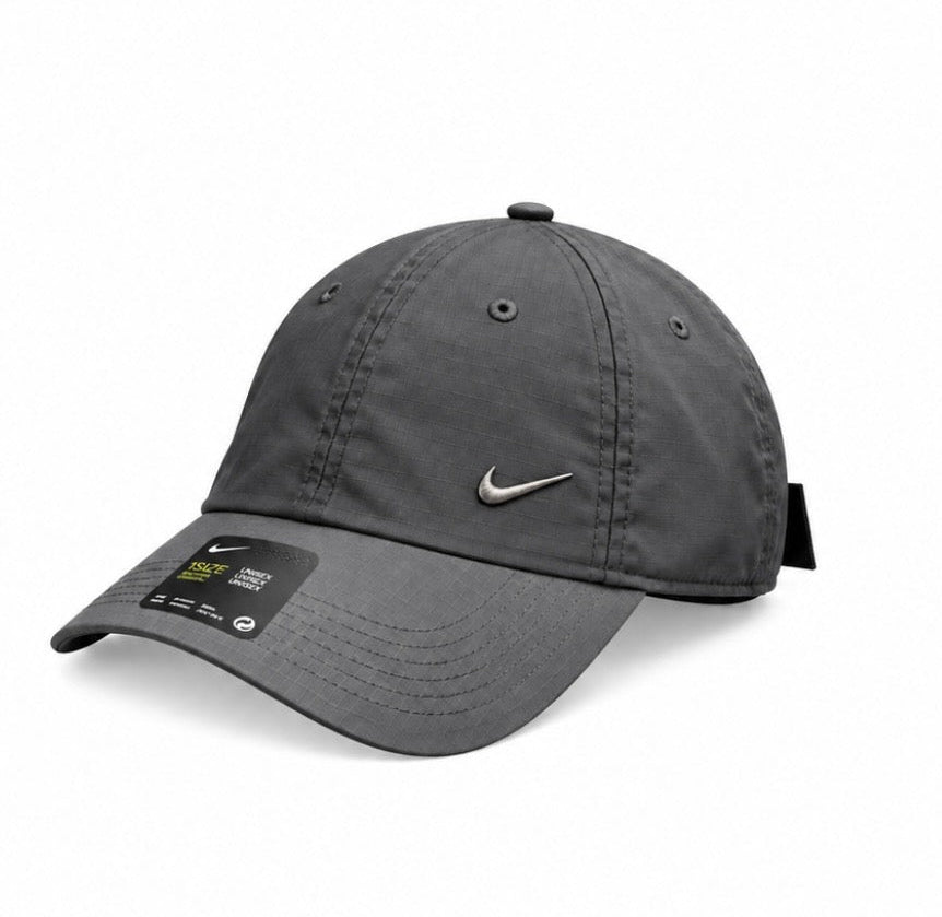 Nike Dri-FIT Club Unstructured Metal Swoosh Cap